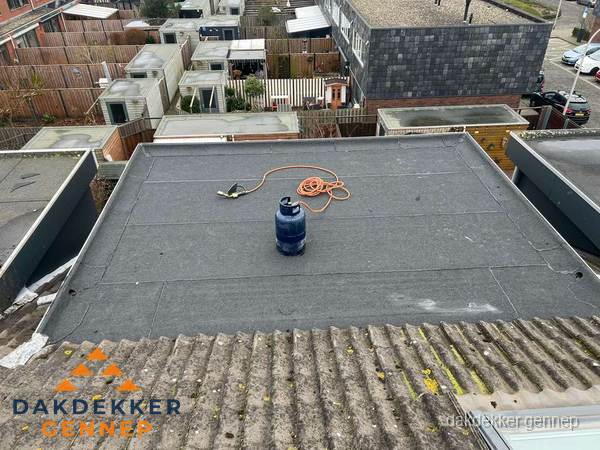 Dakreparatie plat dak met bitumen in Gennep Dakreparatie plat dak met bitumen in Gennep